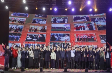周口交通技師學(xué)院舉行2024年度總結(jié)表彰暨2025年新春團(tuán)拜會(huì)盛典