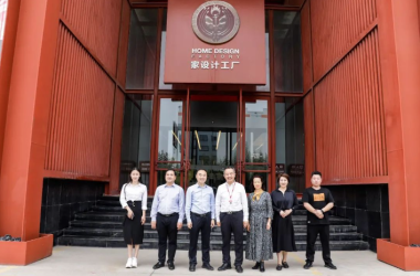 我校理事長(zhǎng)、校長(zhǎng)帶隊(duì)到鄭州大信博物館考察學(xué)習(xí)