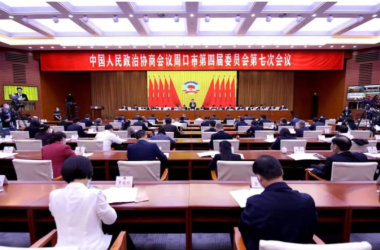 市“兩會(huì)”隆重召開，我校理事長(zhǎng)侯聯(lián)營(yíng)、校長(zhǎng)侯營(yíng)坡參會(huì)并接受采訪