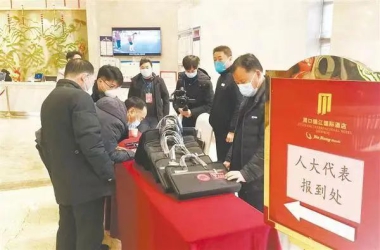 《周口日?qǐng)?bào)》采訪市人大代表、我校理事長侯聯(lián)營：增強(qiáng)學(xué)生就業(yè)創(chuàng)業(yè)能力，持續(xù)深化校企合作