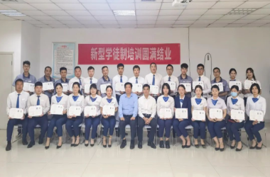 我校為新未來汽銷公司新型學(xué)徒制學(xué)員舉行結(jié)業(yè)儀式