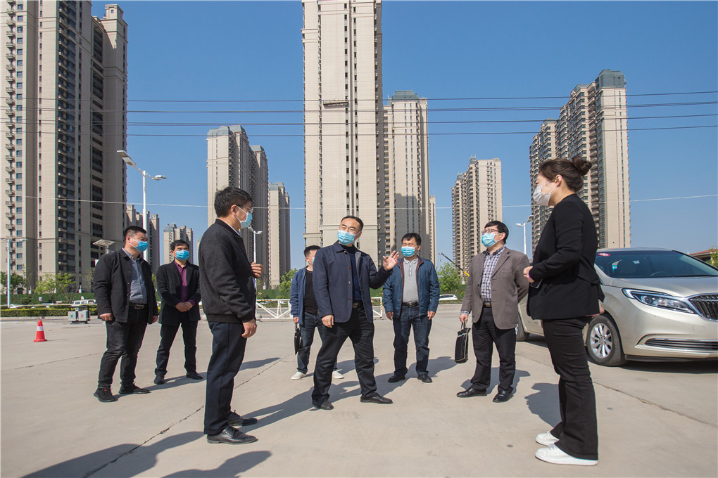 市教體局副局長(zhǎng)季永云、疾控中心專(zhuān)家顧曙光一行到我院檢查督導(dǎo)復(fù)學(xué)防疫準(zhǔn)備工作