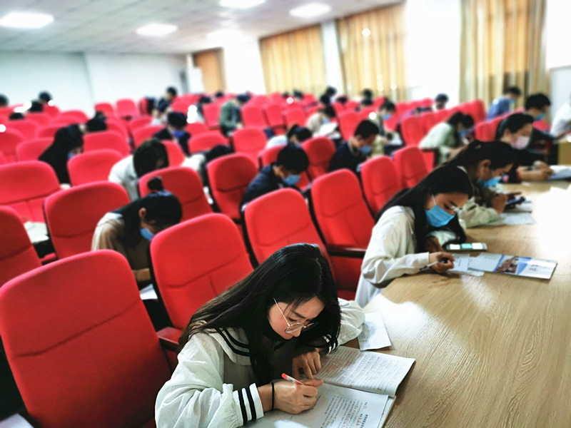 我院2020年新入職教師教學(xué)業(yè)務(wù)培訓(xùn)會(huì)成功召開
