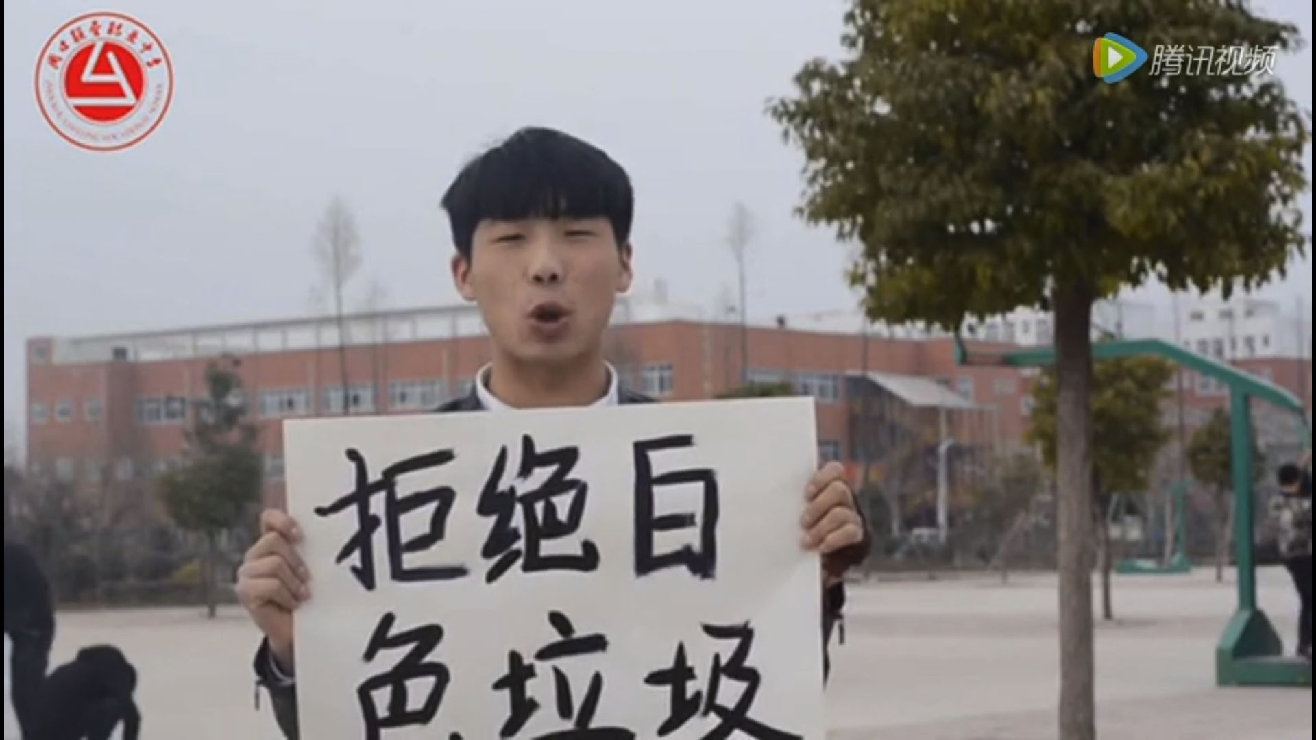 “杜絕白色垃圾，共創(chuàng)綠色校園” 環(huán)保倡議書