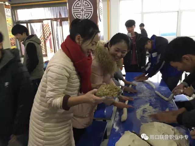 “熱乎的餃子，熱乎的心”——汽修專(zhuān)業(yè)冬至包餃子活動(dòng)