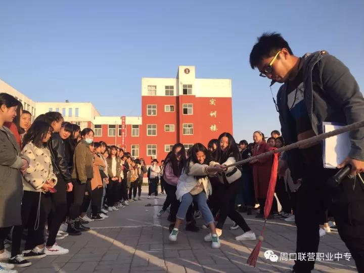 影視專業(yè)校園拔河比賽，比出團(tuán)結(jié)，賽出風(fēng)采！
