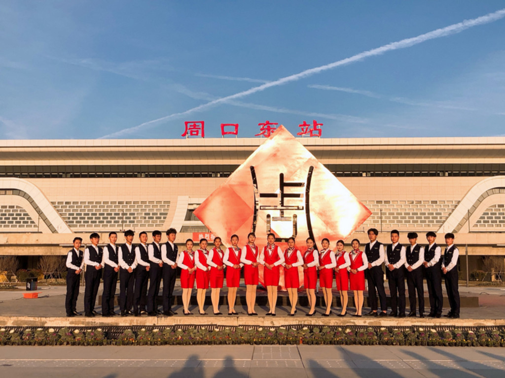 參觀周口高鐵東站 展現(xiàn)我校學(xué)生風(fēng)采