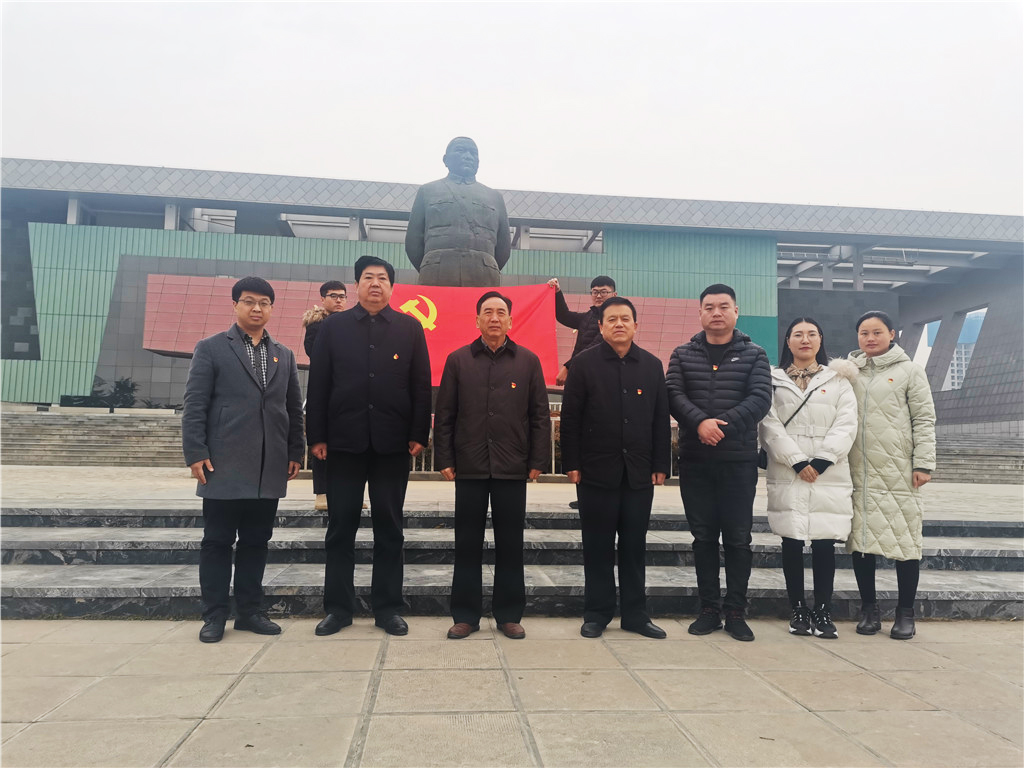 學(xué)習(xí)吉鴻昌精神  做人民滿意教師